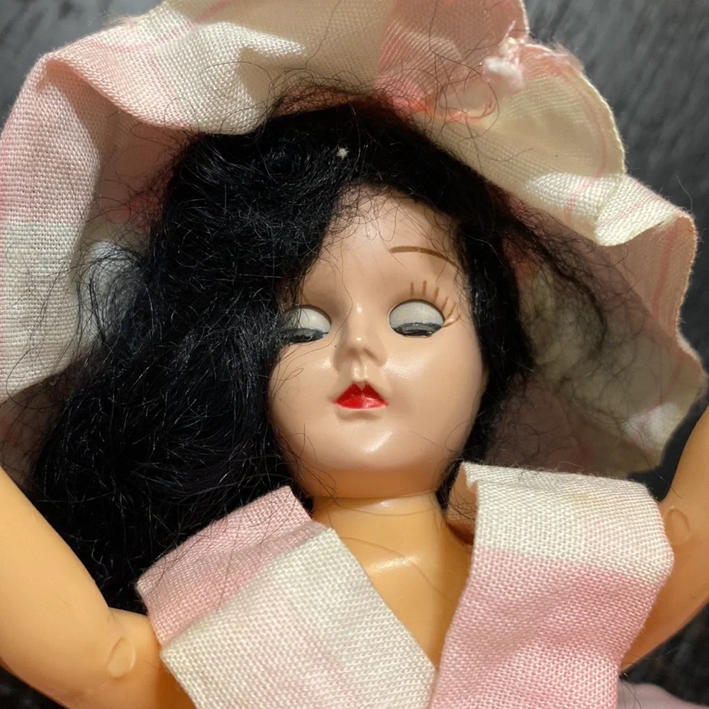 Vintage Hand Crafted Sleepy Eye Toilet Paper Doll! - Picture 3 of 8